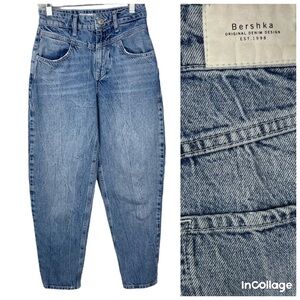 Bershka Denim High waist loose fit tapered Jeans light wash size 00
